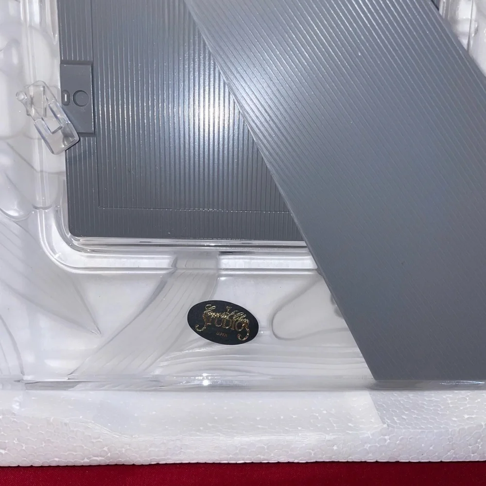 NWT ABSOLUTELY GORGEOUS FROSTED CRYSTAL CLEAR SIGNATURES RECTANGLE PICTURE FRAME